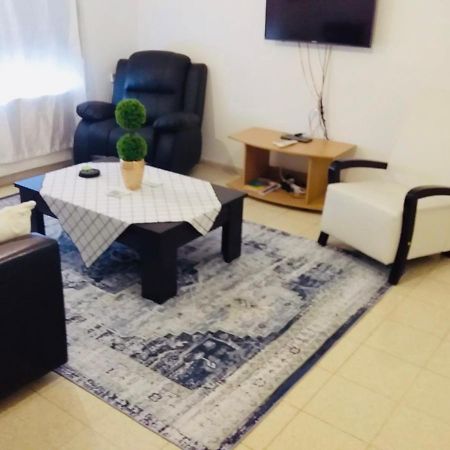 Home Away From Home Yerusalem Bagian luar foto
